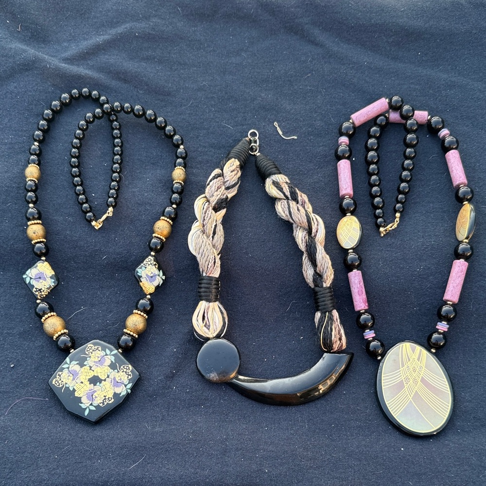 Elegant Black and Gold Women's Necklace Set